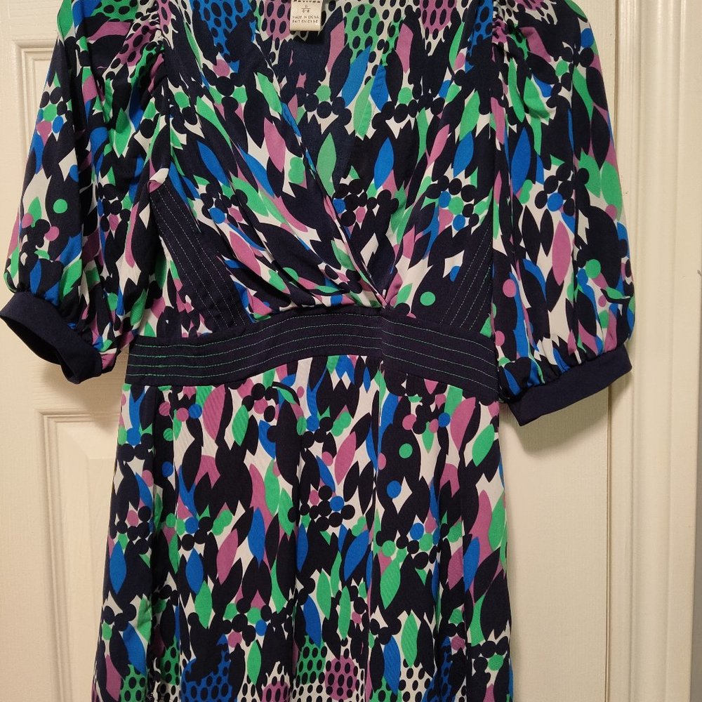 Nygard Collection. V-neck front top